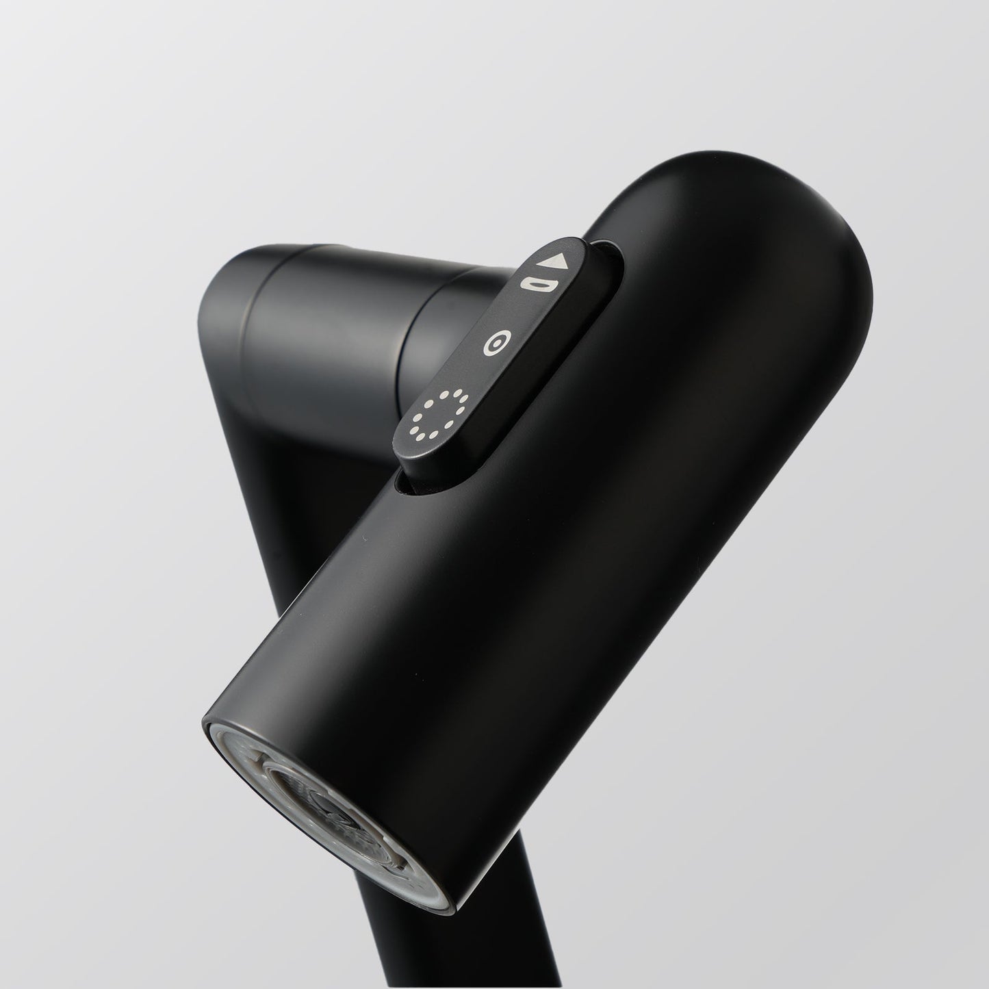Single-Hole Rotatable Faucet with Temperature Display-BF2204