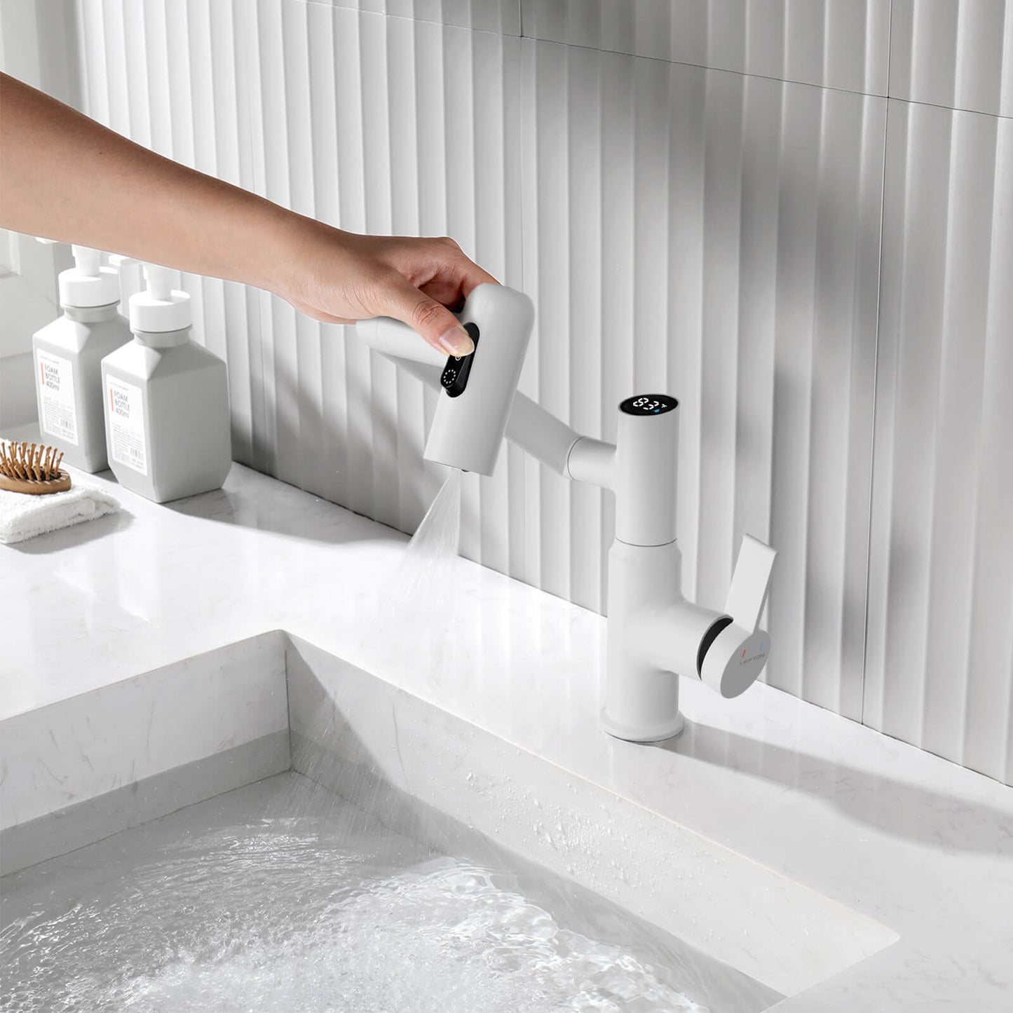 Single-Hole Rotatable Faucet with Temperature Display-BF2204