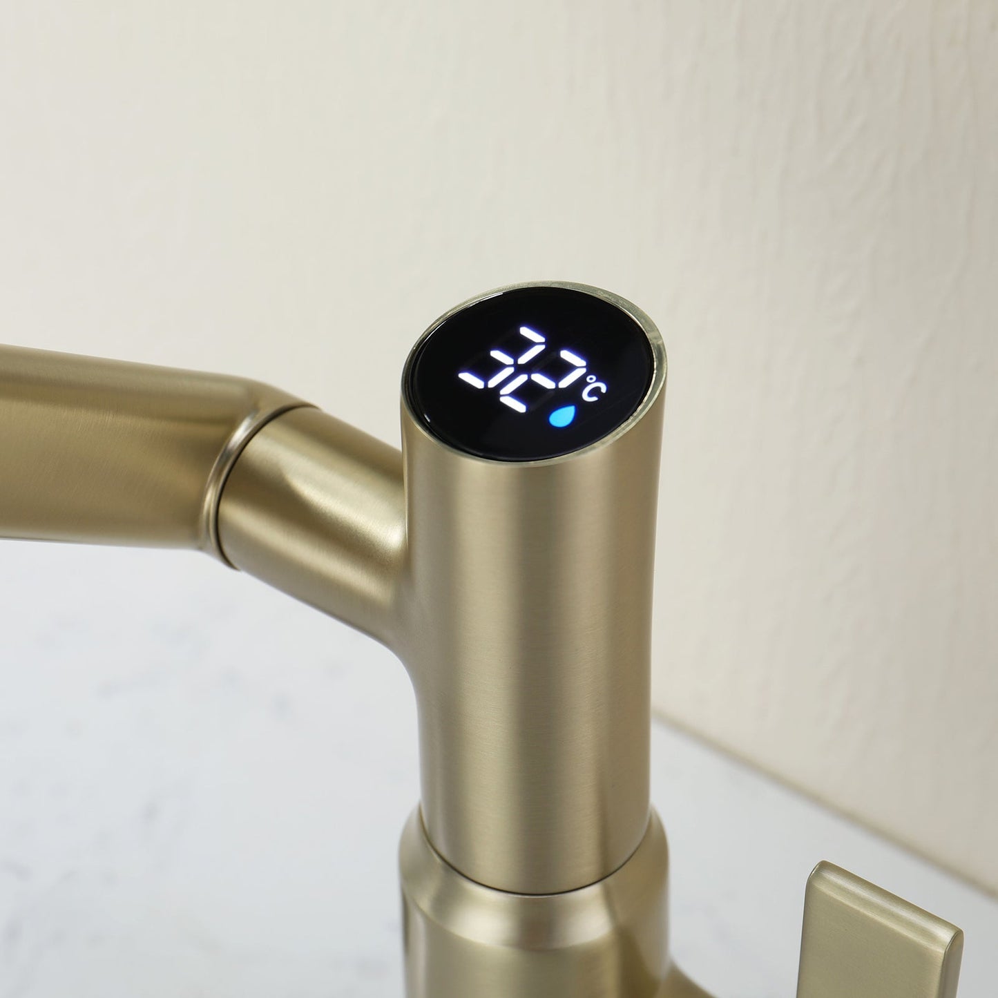 Single-Hole Rotatable Faucet with Temperature Display-BF2204